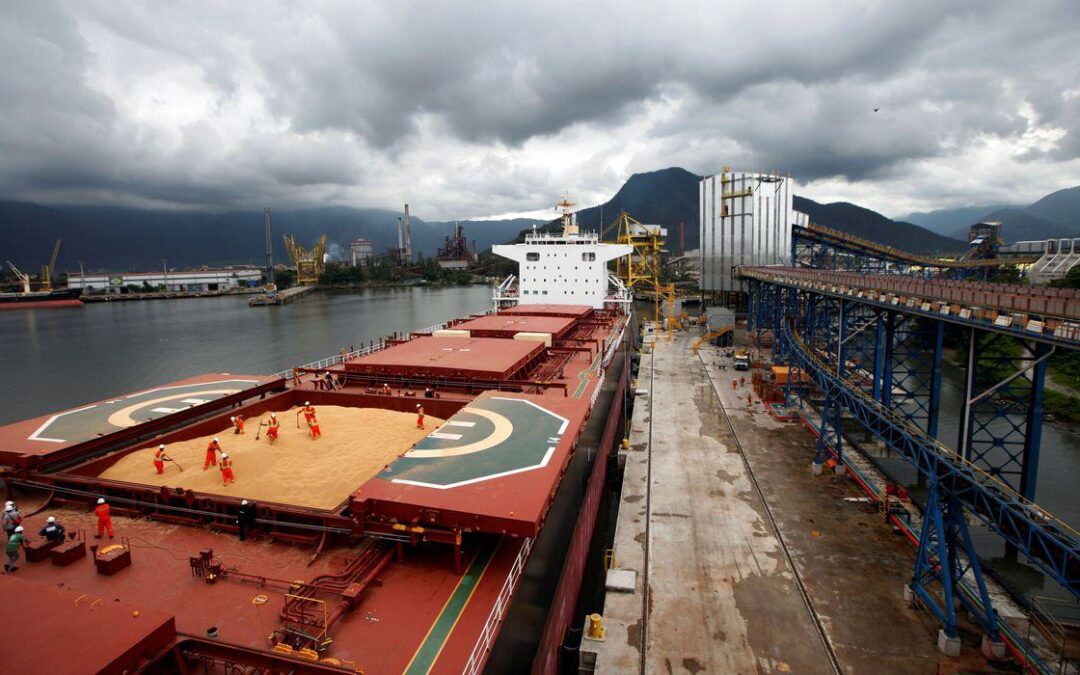 Brasil exportou US$ 50,99 bi a mais do que importou em 2020.